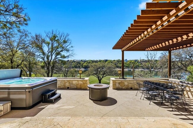 Building Photo - 25207 Lakeview Dr
