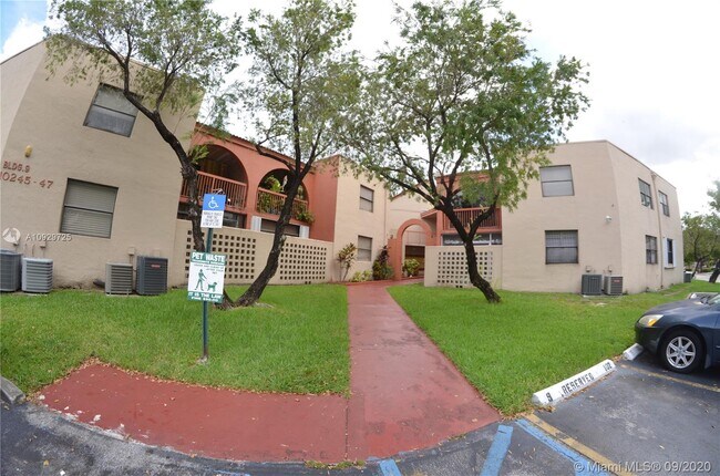 Foto del edificio - 10245 NW 9th St Cir