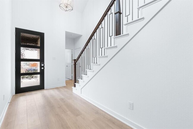 Building Photo - 8128 Overland Grv