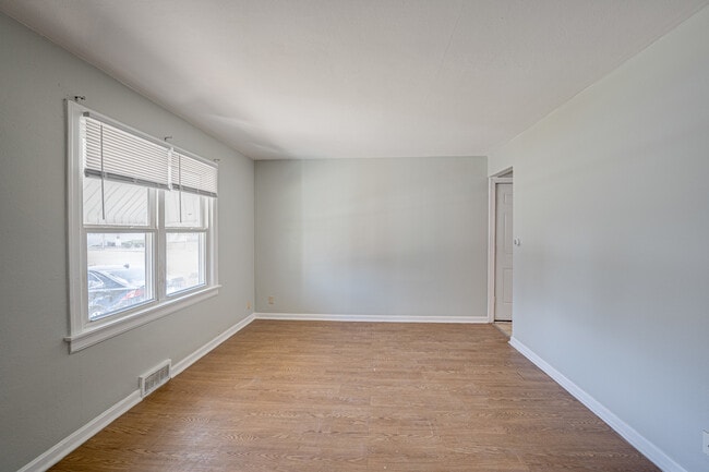 Building Photo - 2208 Fremont St