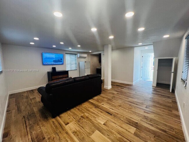 Foto del edificio - 1727 Plunkett St