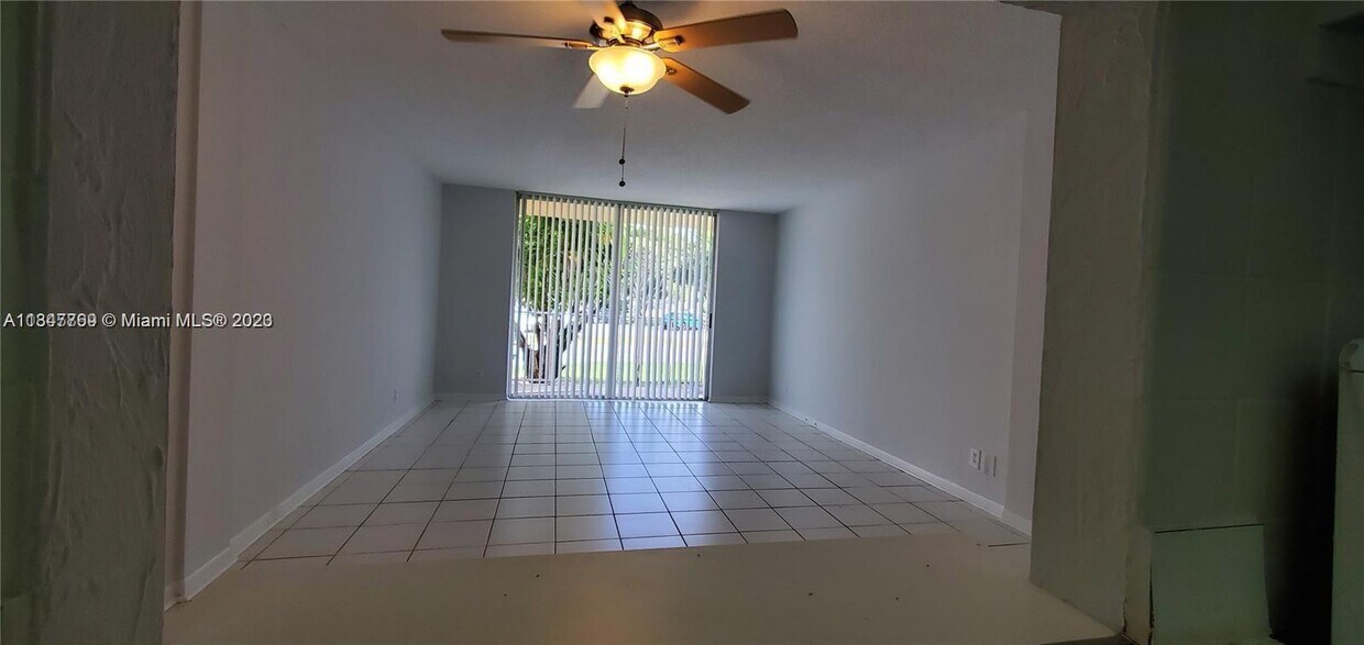 500 Executive Center Dr Unit 1M, West Palm Beach, FL 33401 Condo for