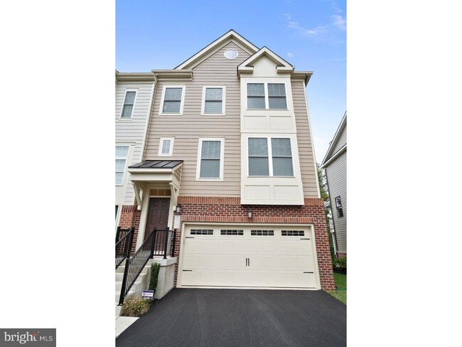 Building Photo - 210 Skylar Ln