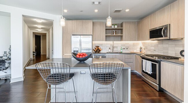 Luxury Living - Get 1 Month Free! - Luxury Living - Get 1 Month Free! Apartment