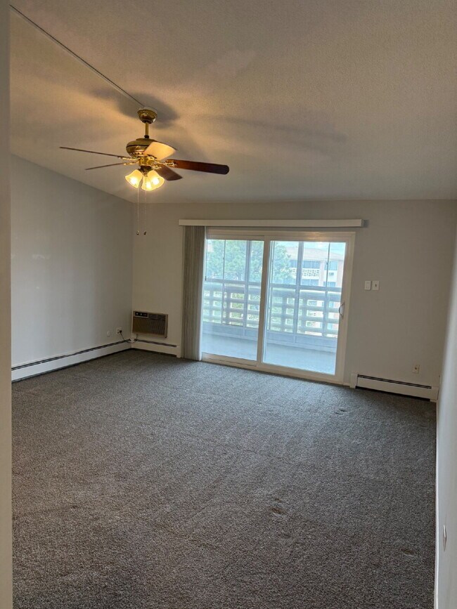 Foto del edificio - Charming 1-Bedroom Condo Retreat in the Heart of Denver – Spacious 855 Sq Ft!