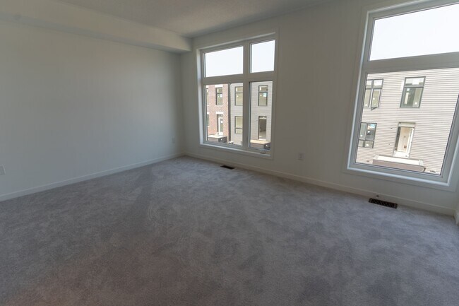 Building Photo - 31 Bateson St