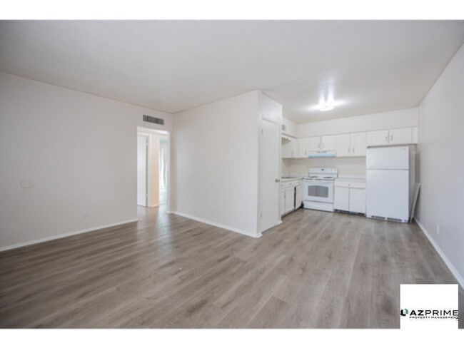 Foto del edificio - FIRST MONTH FREE RENT MOVE IN SPECIAL!  Discover Urban Sophistication in this Charming 2/1 Mesa 4-pl