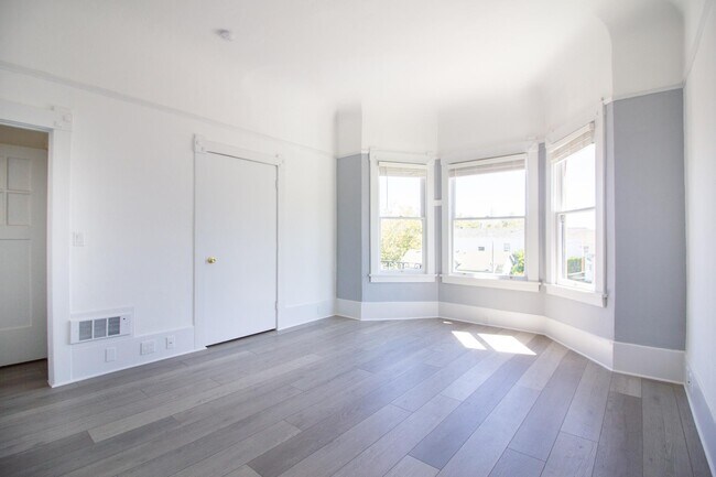 Building Photo - 643 Webster