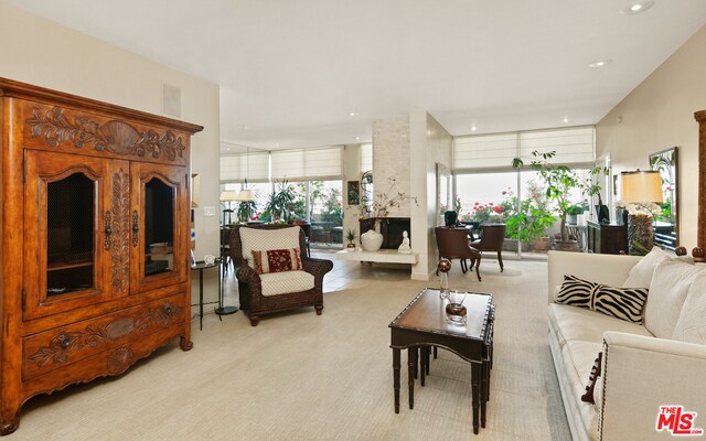 Foto del edificio - 1333 S Beverly Glen Blvd