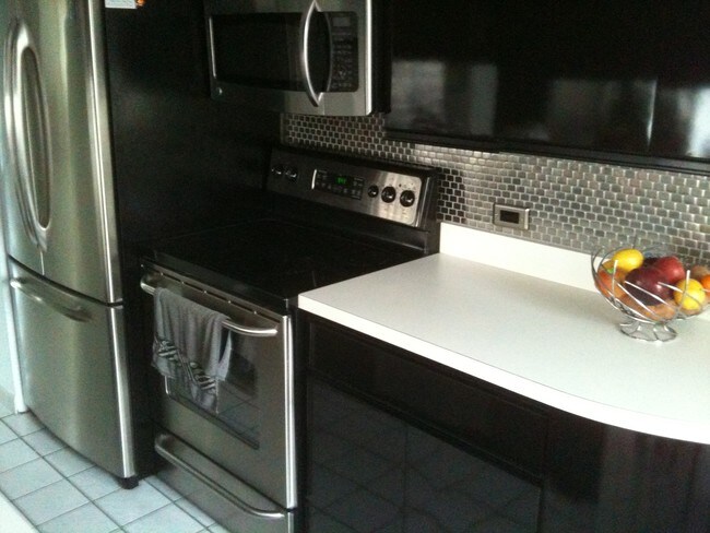 KITCHEN - 1540 N LaSalle St