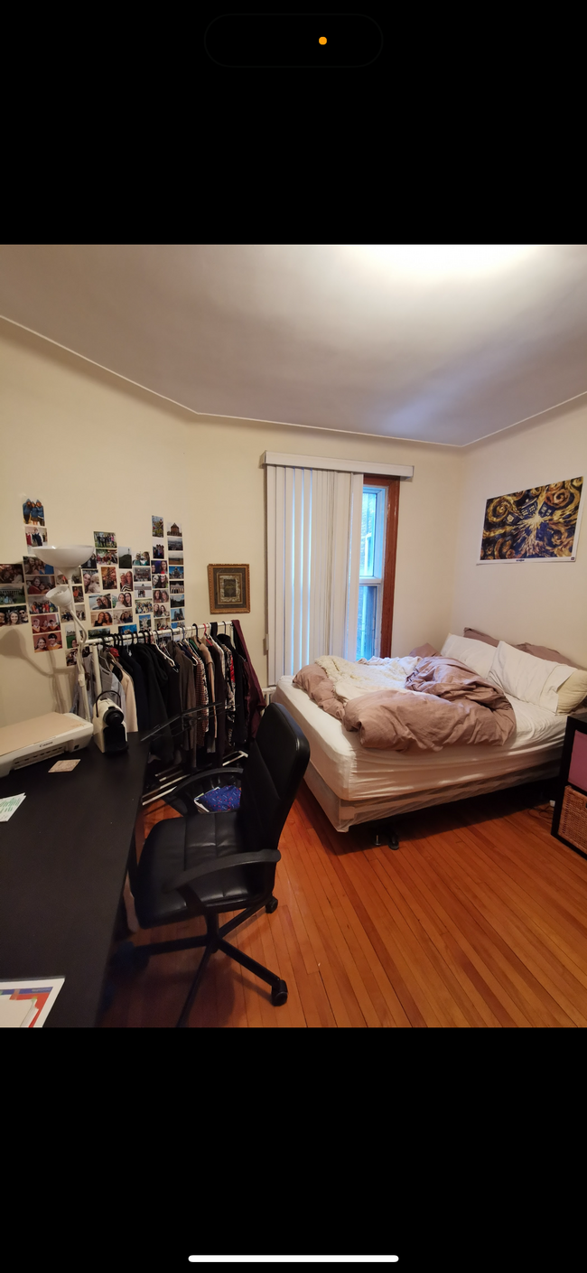 Photo du bâtiment - 6148 Rue Hutchison