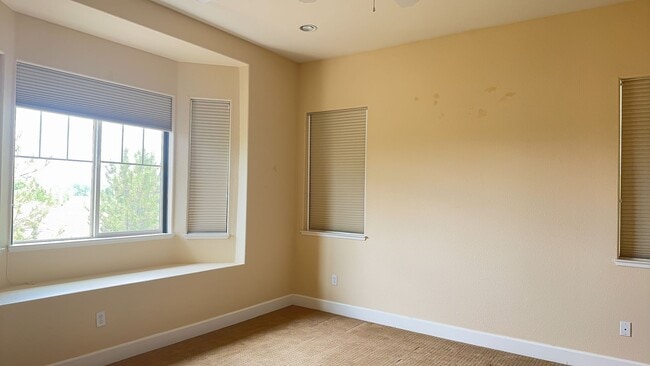 Foto del edificio - Spacious 4 Bed / 2 Bath Home in North Reno – $2,400/mo