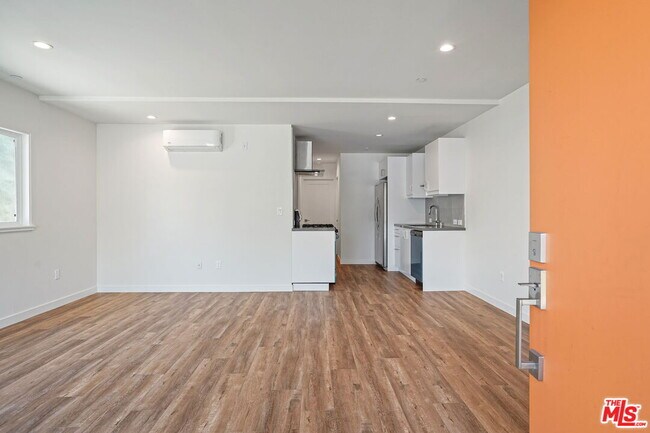 Foto del edificio - 1166 Cochran Ave