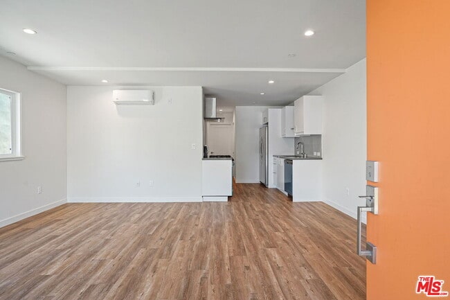 Building Photo - 1166 Cochran Ave