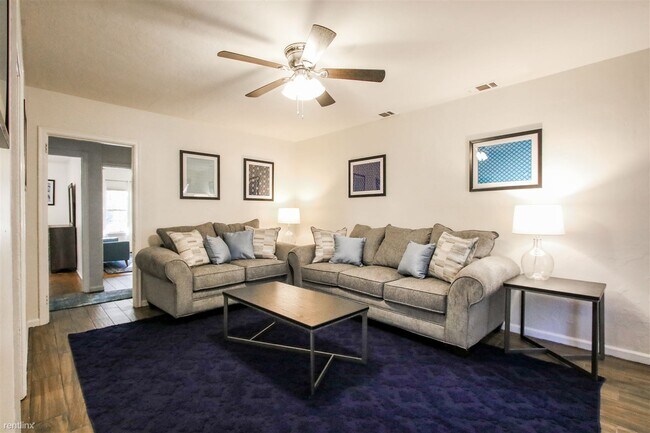 Foto del edificio - 2 br, 1 bath Duplex - 1319 East 53rd Street