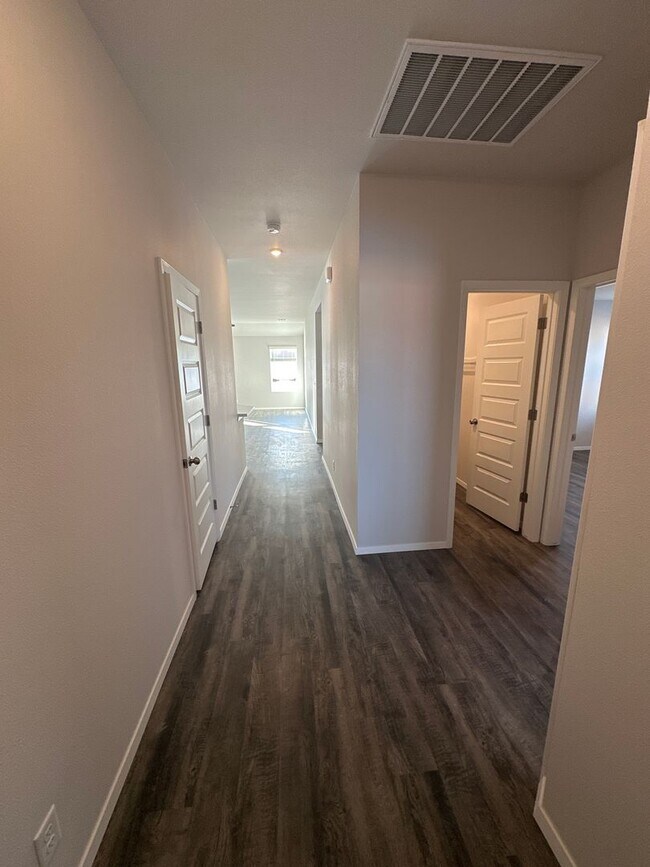 Foto del edificio - NOW PRE-LEASING — Modern 3-Bedroom | 2-Bath Living in Park Place