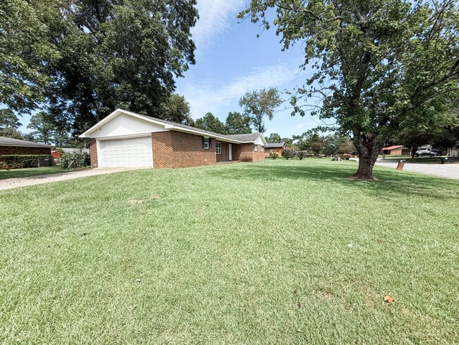 Building Photo - 128 Barnesdale Dr