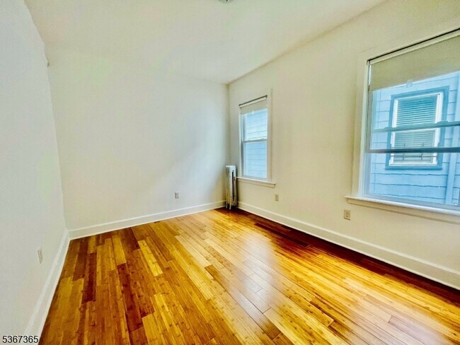 Foto del edificio - 169 Hillside Ave