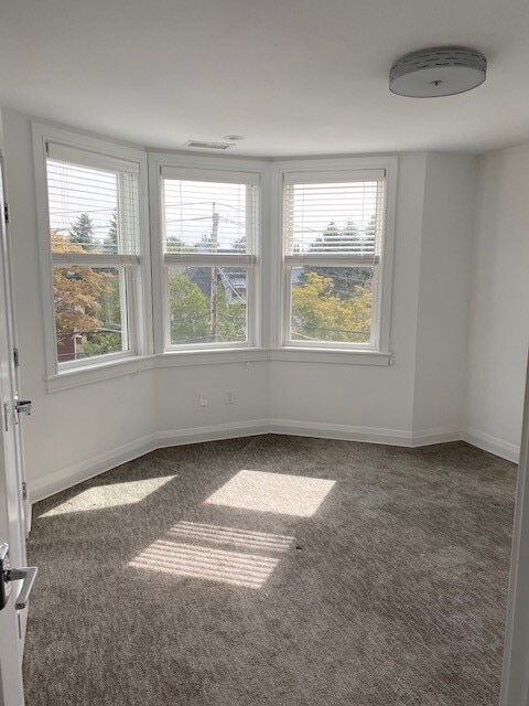 primary bedroom - 60 Oak Ridge St