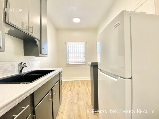 Building Photo - 456 S Catalina St