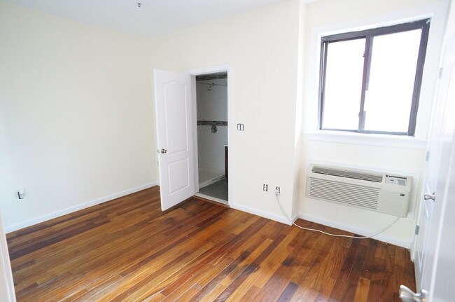 Foto del edificio - 296 Willis Ave