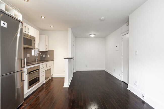 Building Photo - 54 Maitland St