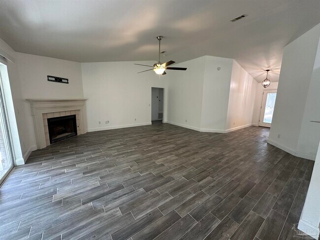 Foto del edificio - 1067 Oak View Dr