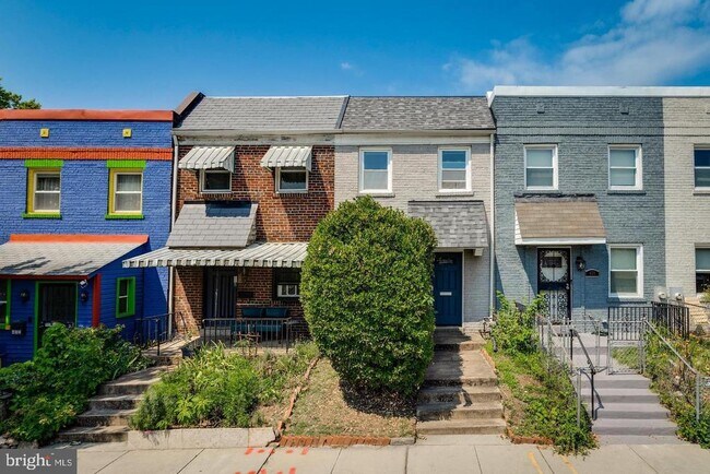 Building Photo - 436 20th St NE