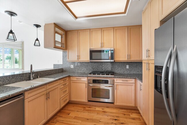 Foto del edificio - 6453 Zuma View Pl