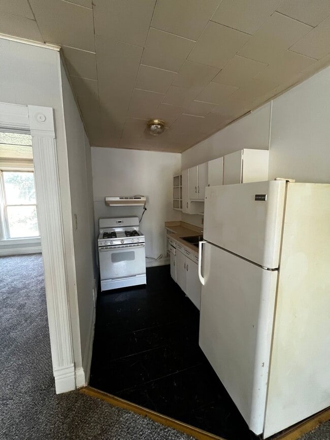 Building Photo - 1420 W 37th Ave