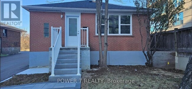Building Photo - 924 Sheppard Ave W