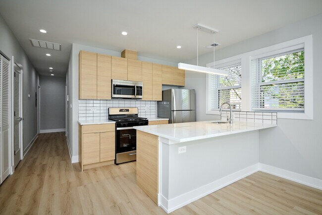 Foto del edificio - 2127 S Marshall Blvd