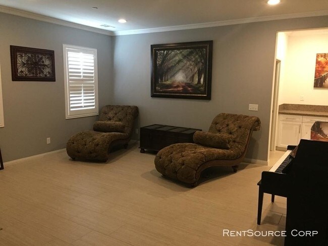 Building Photo - 6 bedroom in Palmdale CA 93551