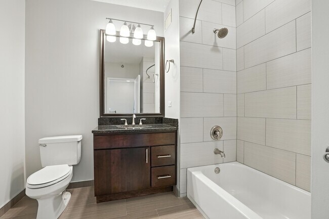 Building Photo - 389 E Ohio St