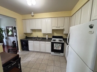 Building Photo - 2820 White Thorn Cir