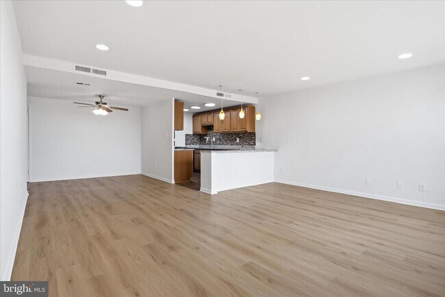 Foto del edificio - 4600 Duke St