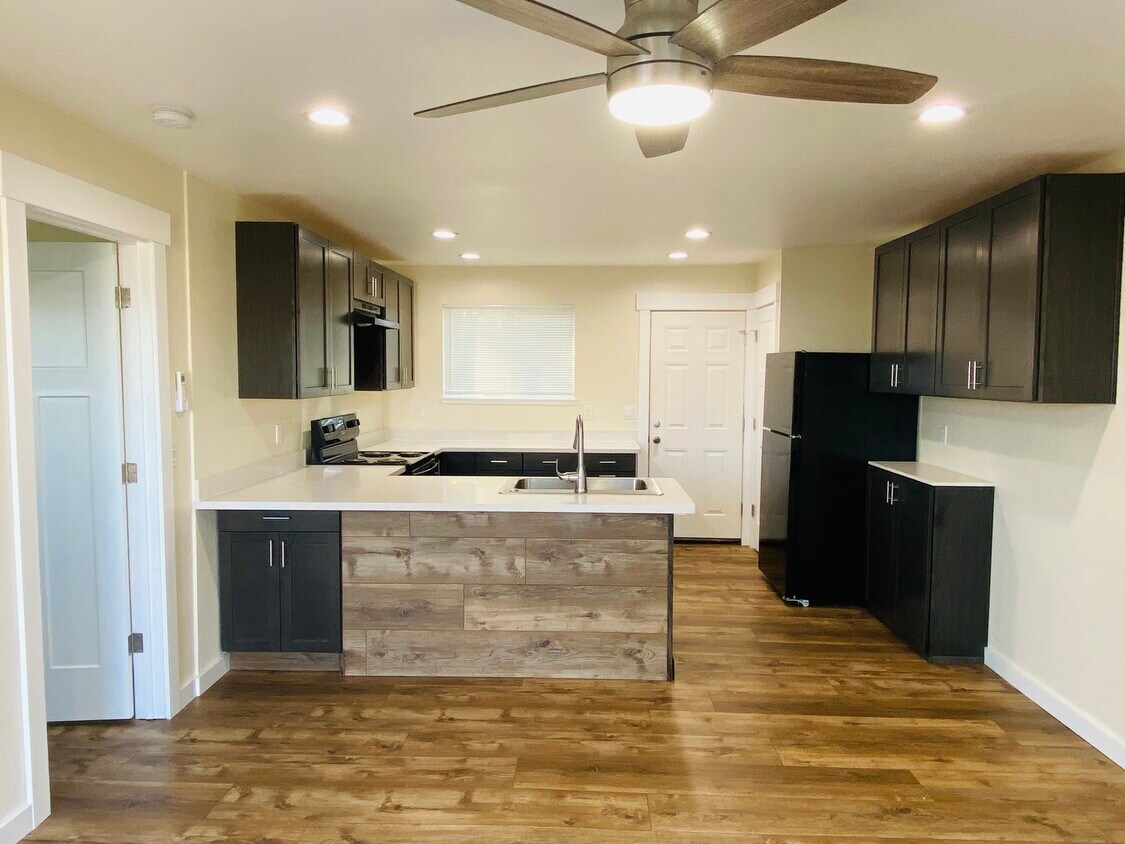 3143 Lakeshore Blvd Unit A, Lakeport, CA 95453 Apartments in Lakeport