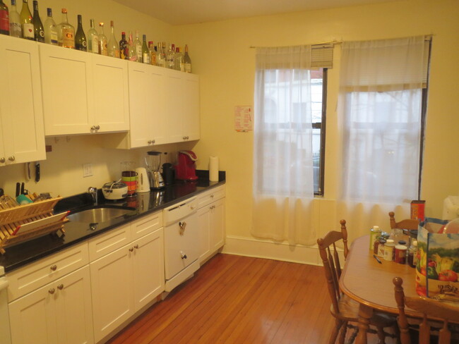 Kitchen - 157-141 Hemenway St