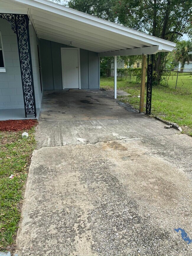 Building Photo - 4030 Leonard Cir E