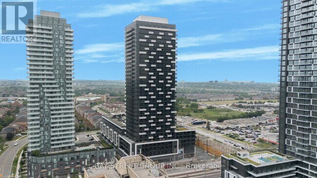 Building Photo - 5105-5105 Hurontario St