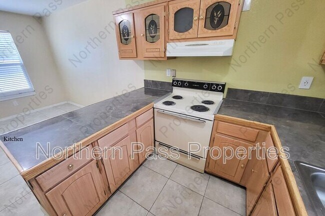 Foto del edificio - 7365 N. Loop