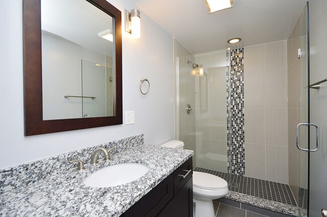 Foto del edificio - 709 N Milwaukee Ave