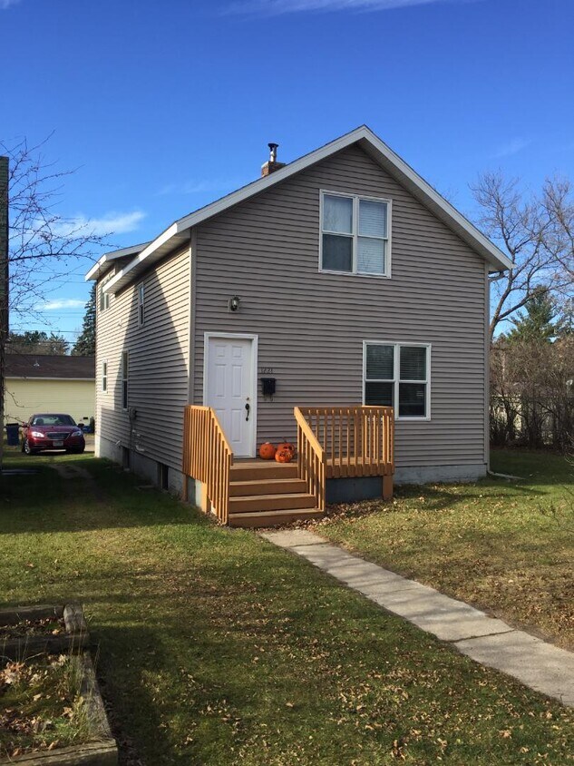 Foto principal - 1221 America Ave NW