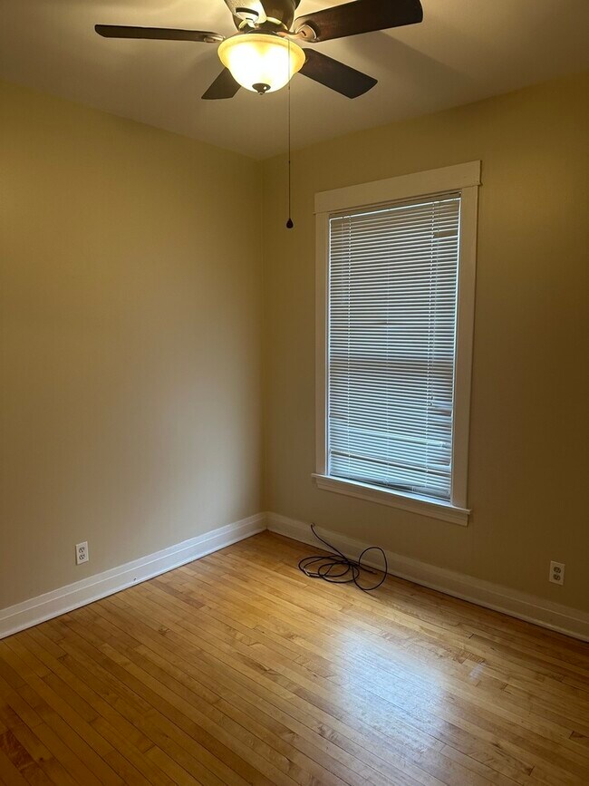 Foto del edificio - 4950 W Warwick Ave