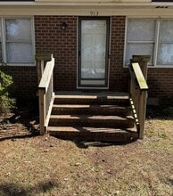 Building Photo - 913 S Kates Ln