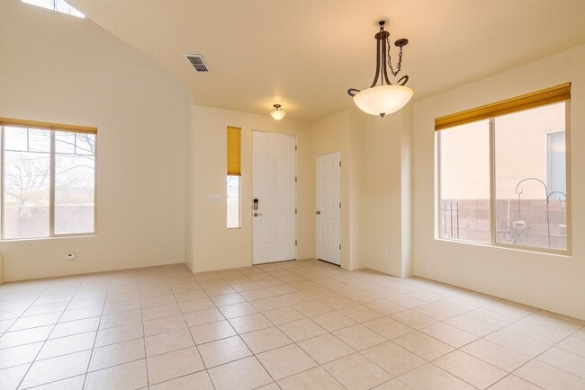 Building Photo - 7 E Saddleback Mesa
