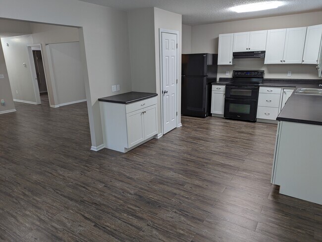 Building Photo - 15210 Water Oak Plz
