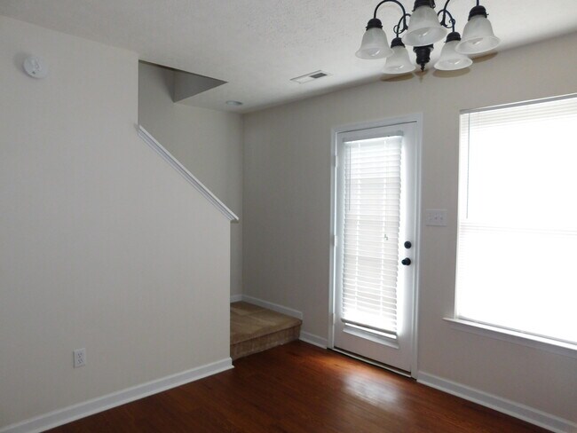 Building Photo - Tavern Grove Townhome