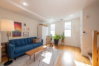 Building Photo - 176 Webster Ave