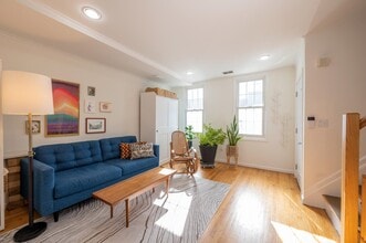 Building Photo - 176 Webster Ave